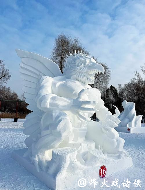 雪雕艺术家冰城秀技艺